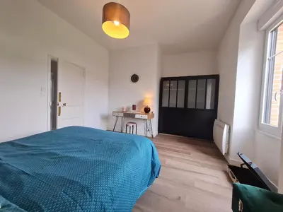 Un ou plusieurs lits dans un hébergement de l'établissement Maison rénovée avec jardin, piscine chauffée et spa, proche plages vendéennes, idéal pour familles - FR-1-426-481