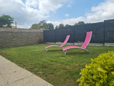 Jardin de l'établissement Maison rénovée avec jardin, piscine chauffée et spa, proche plages vendéennes, idéal pour familles - FR-1-426-481
