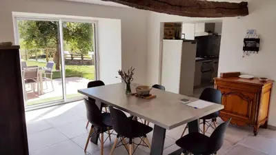 Cuisine ou kitchenette dans l'établissement Gîte avec piscine entre Redon et la Roche Bernard