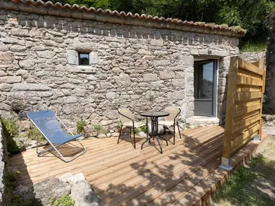 Terrasse ou espace extérieur de l'établissement Studio rénové avec terrasse privée en bord de Sèvre - Mortagne-sur-Sèvre - FR-1-426-484