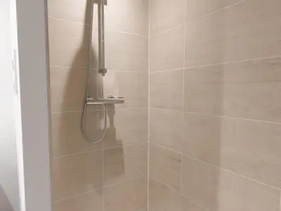 Salle de bains dans l'établissement Studio cosy rénové avec terrasse privative, pour 2 personnes, proche de la Sèvre - FR-1-426-483