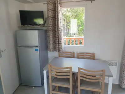 Cuisine ou kitchenette dans l'établissement Louons ensemble