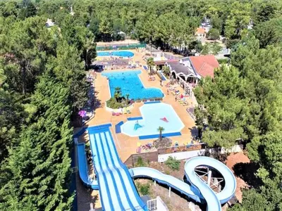 Piscine de l'établissement Mobile Home - Sleeps 6 - Parking - Family Pools ou située à proximité
