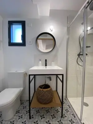 Salle de bains dans l'établissement NOIRMOUTIER - Petite maison 500m plage Sableaux
