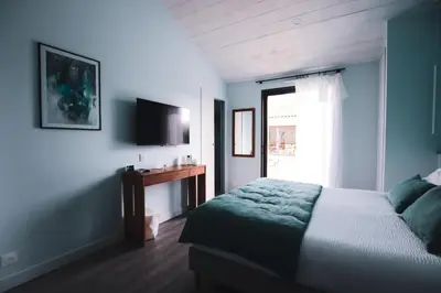 Télévision ou salle de divertissement dans l'établissement L'envie