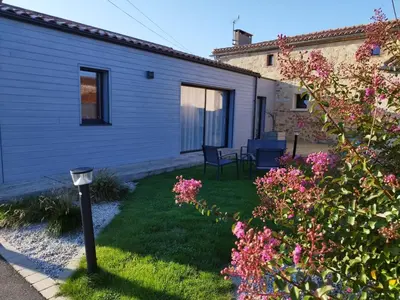 Jardin de l'établissement Gite de la Bultiere 4 etoiles ouvert a l'annee entre Montaigu et les Herbiers