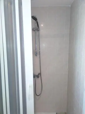 Salle de bains dans l'établissement Logement proche du Lac & Océan, Parking