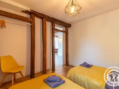 Un ou plusieurs lits dans un hébergement de l'établissement Gîte historique au bord de l'eau, Angers, 2 ch., tout confort, proche commodités et loisirs - FR-1-622-15