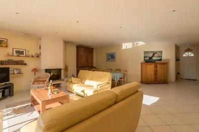 Cuisine ou kitchenette dans l'établissement Lenerie - 800m plage - Wifi - Parking