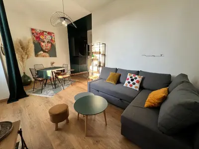 Coin salon dans l'établissement Le Belleville, proche hypercentre au calme, wifi