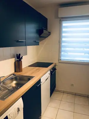 Cuisine ou kitchenette dans l'établissement Maison La Baliere,2 chambres,5 personnes, à 20 minutes du Puy du Fou