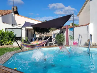 Piscine de l'établissement La genotière ou située à proximité