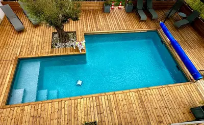 Piscine de l'établissement Lincontournable - Jaccuzi-Piscine-Sauna-Hammam ou située à proximité