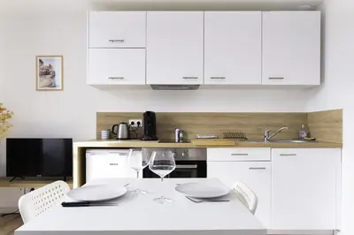 Cuisine ou kitchenette dans l'établissement T2 Charmant - Segré centre ville - 003
