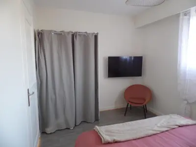 Télévision ou salle de divertissement dans l'établissement RESIDENCE LES BARGES