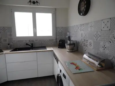 Cuisine ou kitchenette dans l'établissement RESIDENCE LES BARGES