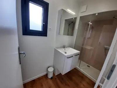 Salle de bains dans l'établissement Le cottage castelmurois