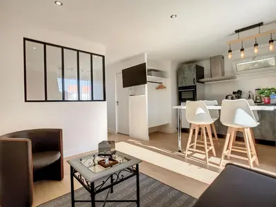 Cuisine ou kitchenette dans l'établissement Résidence L'Hermitière, CADRE VERDOYANT-FONCTIONNEL-GRAND CONFORT-PARKING WIFI GRATUIT