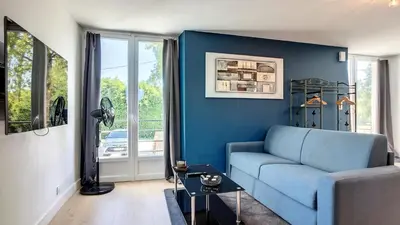 Coin salon dans l'établissement Résidence L'Hermitière, CADRE VERDOYANT-FONCTIONNEL-GRAND CONFORT-PARKING WIFI GRATUIT
