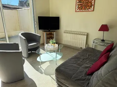 Télévision ou salle de divertissement dans l'établissement Gîte le Vallon à Chambretaud, 5 min du Puy du Fou
