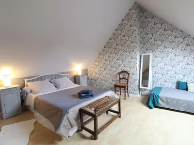 Un ou plusieurs lits dans un hébergement de l'établissement Jolie maison en pierre avec jardin privatif, proche de la Loire et des châteaux, animaux bienvenus - FR-1-622-23