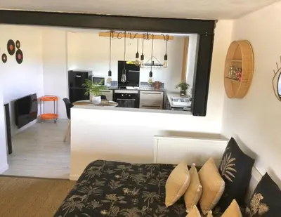 Cuisine ou kitchenette dans l'établissement Au calme proche de la Loire et Nantes