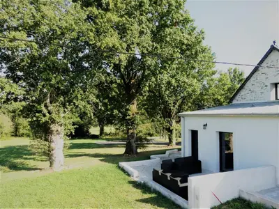 Jardin de l'établissement Jolie longère près Canal Nantes-Brest ' Pétanque