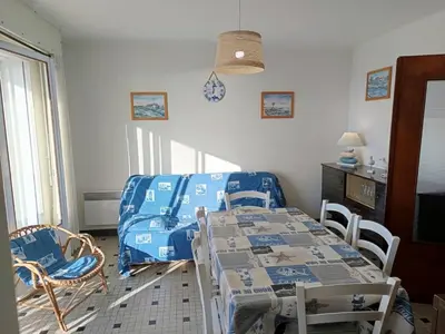 Coin salon dans l'établissement Appartement vue mer à Notre-Dame-de-Monts - 5 personnes, animaux - FR-1-540-147