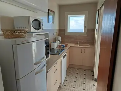 Cuisine ou kitchenette dans l'établissement Appartement vue mer à Notre-Dame-de-Monts - 5 personnes, animaux - FR-1-540-147