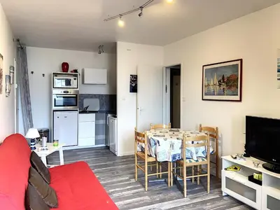 Cuisine ou kitchenette dans l'établissement Appartement Familial Proche Plage et Forêt avec Parking Privé - FR-1-652-4