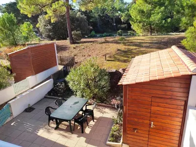 Jardin de l'établissement Maison avec piscine chauffée, à 500m de la plage et proche forêt - Terrasse, vélos inclus - FR-1-652-3
