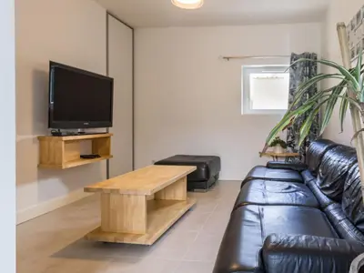 Télévision ou salle de divertissement dans l'établissement 