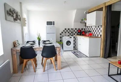 Cuisine ou kitchenette dans l'établissement Le 4midable - Chaleureux 2 pièces