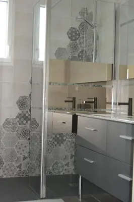 Salle de bains dans l'établissement Maison en bord de mer au Domaine du Bois Soret