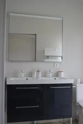 Salle de bains dans l'établissement Maison en bord de mer au Domaine du Bois Soret