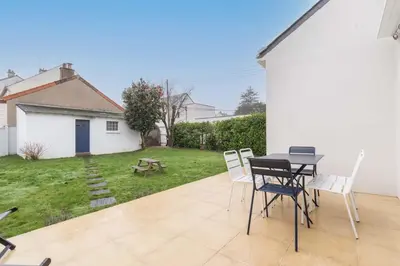 Jardin de l'établissement L'AUTHENTIQUE - 600m plage - Piscine