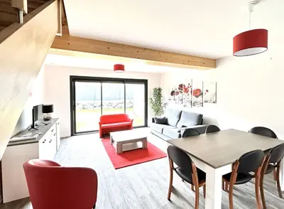 Télévision ou salle de divertissement dans l'établissement Du vignoble à l'Atlantique - Résidence Montifault gîtes du 2 au 3 pièces