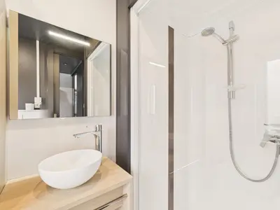 Salle de bains dans l'établissement Joli chalet pour 6, résidence avec piscine