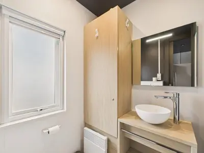 Salle de bains dans l'établissement Joli chalet pour 6, résidence avec piscine