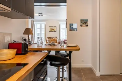 Cuisine ou kitchenette dans l'établissement Armstrong - Charmant logement au coeur de Nantes