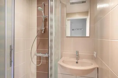 Salle de bains dans l'établissement Vacances familiales dans cette maison à Pornichet