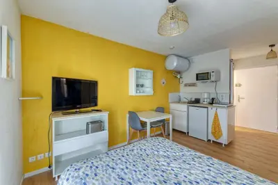 Cuisine ou kitchenette dans l'établissement Charmant studio à 5 minutes de la mer à pied