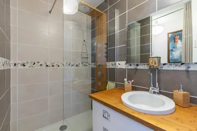 Salle de bains dans l'établissement Magnifique vue sur l'océan- Appartement pour 2