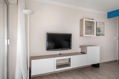 Télévision ou salle de divertissement dans l'établissement Face Mer appartement pour 4 personnes