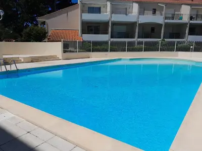 Piscine de l'établissement APPARTEMENT AU CALME AVEC PISCINE ET PARKING dans résidence securisée ou située à proximité