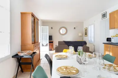 Cuisine ou kitchenette dans l'établissement Maison de bourg à deux pas de la mer
