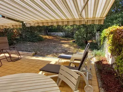 Jardin de l'établissement Charmante Maison 3 Chambres - 6 Personnes - Proche Plage - FR-1-323-252