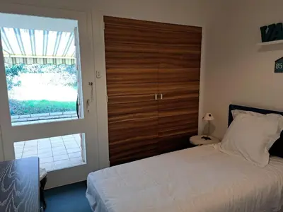 Un ou plusieurs lits dans un hébergement de l'établissement Charmante Maison 3 Chambres - 6 Personnes - Proche Plage - FR-1-323-252