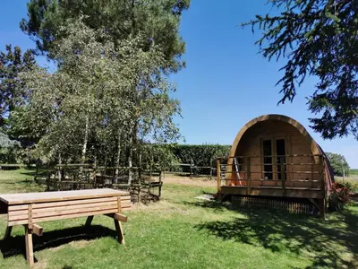 Jardin de l'établissement La Cabane Insolite