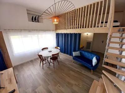Coin salon dans l'établissement Gîte 'Chez Joseph et Cie' -8 mn du Puy du Fou